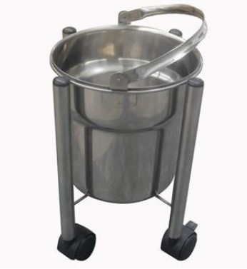 20250902-1622-11051-Balde-a-Chute-em-Aco-Inox--cAP.-5-Lts--com-Suporte3521.jpg
