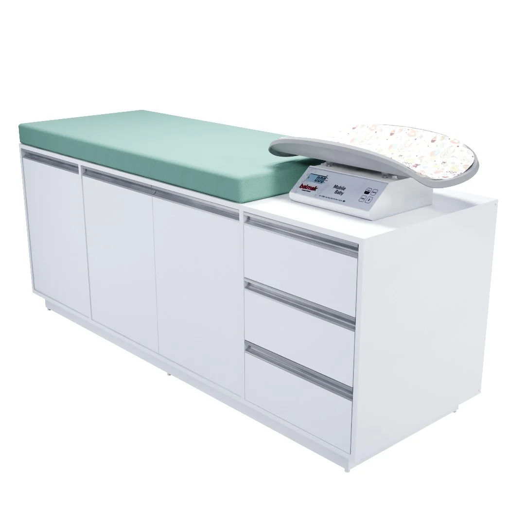 20260227-1826-12174-Maca-Clinica-Fixa-Pediatrica--Balcao-em-MDF-3-Gavetas-e-Espaco-para-Balanca---Mod.-BD4805315.webp.png